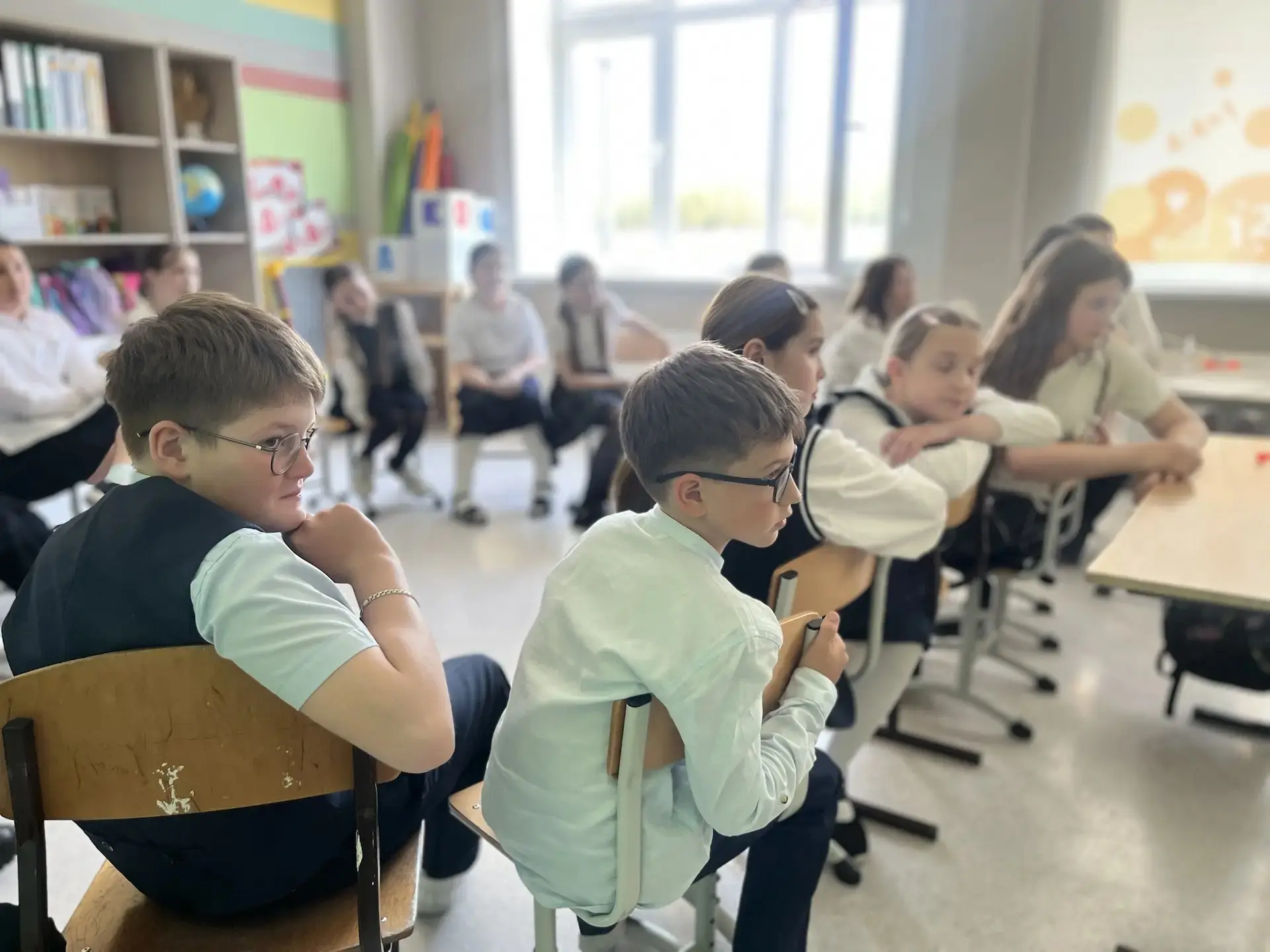 Сегодня у 4 «А» прошло занятие с психологом — тренинг «Круг доверия» 🤗  Ребята делали разминку 💫, ра