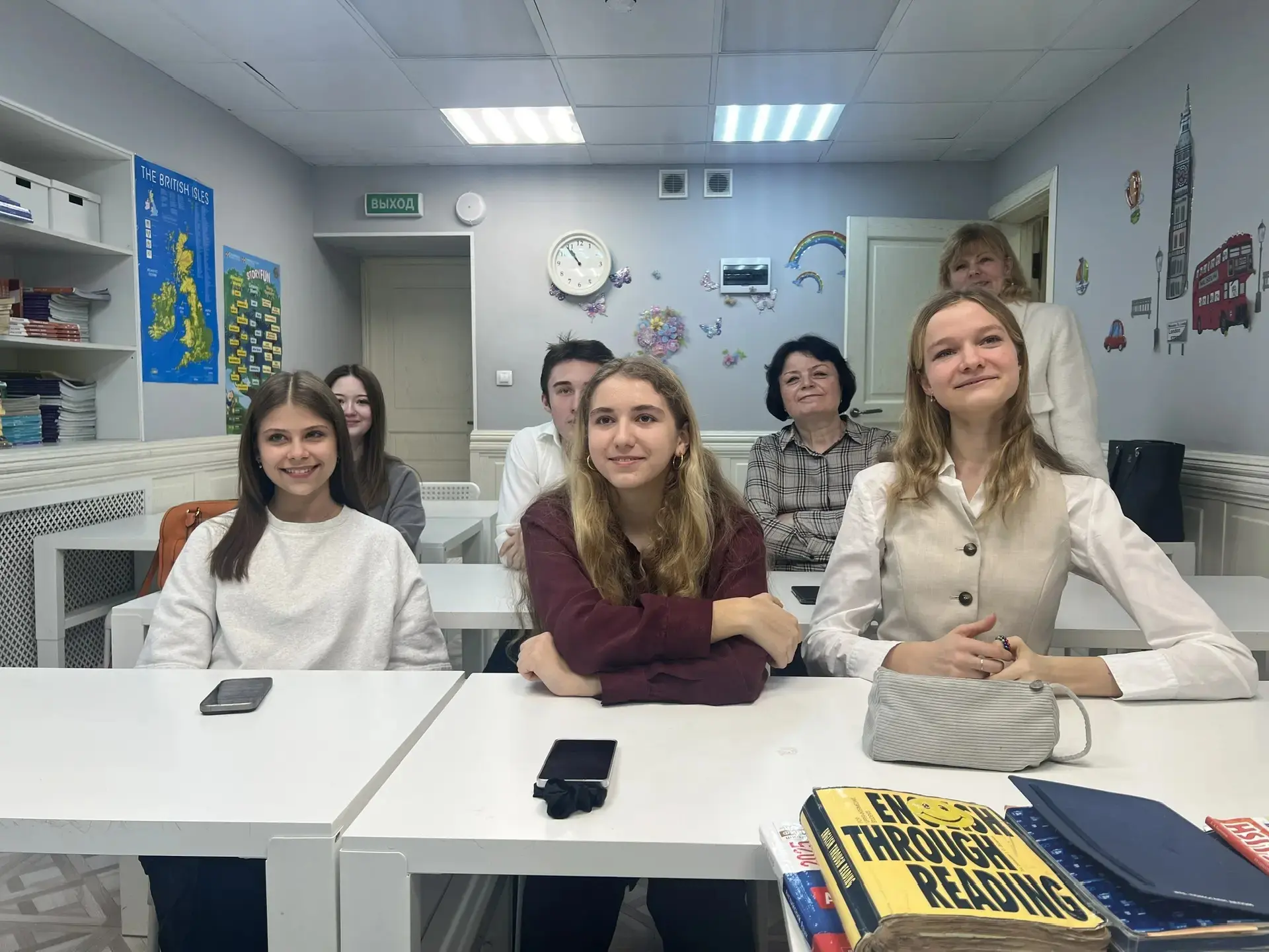 Недавно в нашей школе прошел ещё один телемост, но на этот раз с учениками из Индии! 🇮🇳  Тема встреч