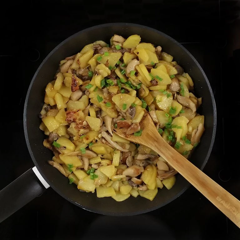 Постный рецепт вам на ужин 🥘  Вкусно, просто и недорого, получите удовольствие.  Еда совершенно без 