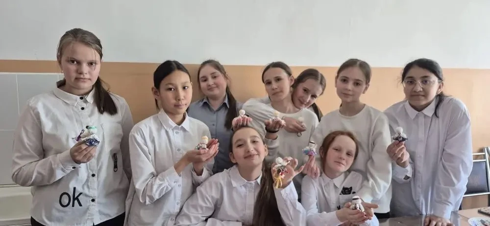 🌟 Мастер-класс по изготовлению куклы-оберега «Счастье-вашему дому!»✨  🌟 В 5-ых классах прошёл мастер