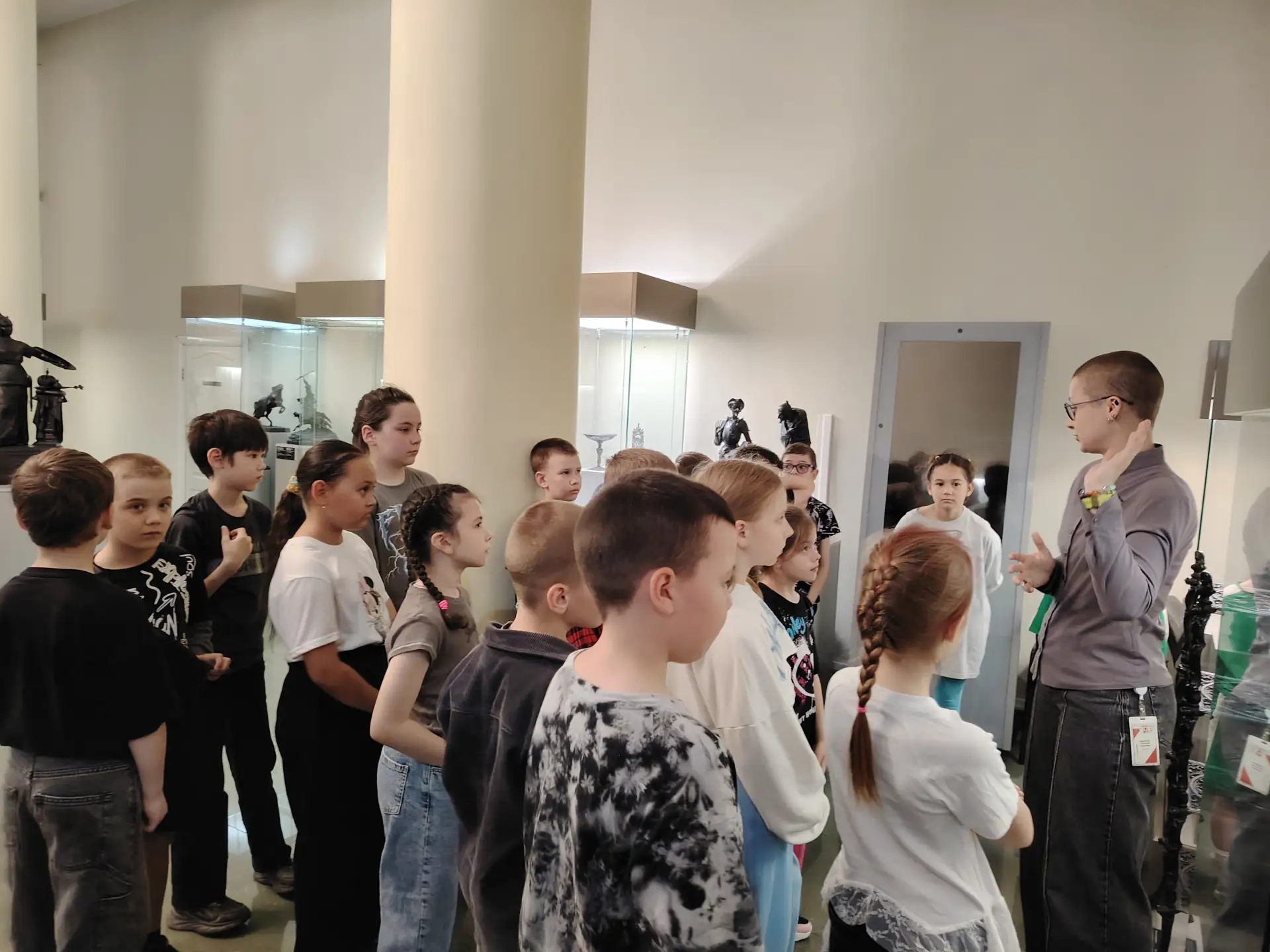 🛑Ребята пришли в Челябинский музей изобразительных искусств на программу «Уральский сфинкс». Экскур