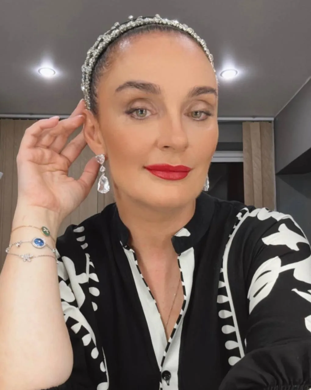 Ваенга с голоду точно не умрет. Накрутила банок на 20 лет вперед