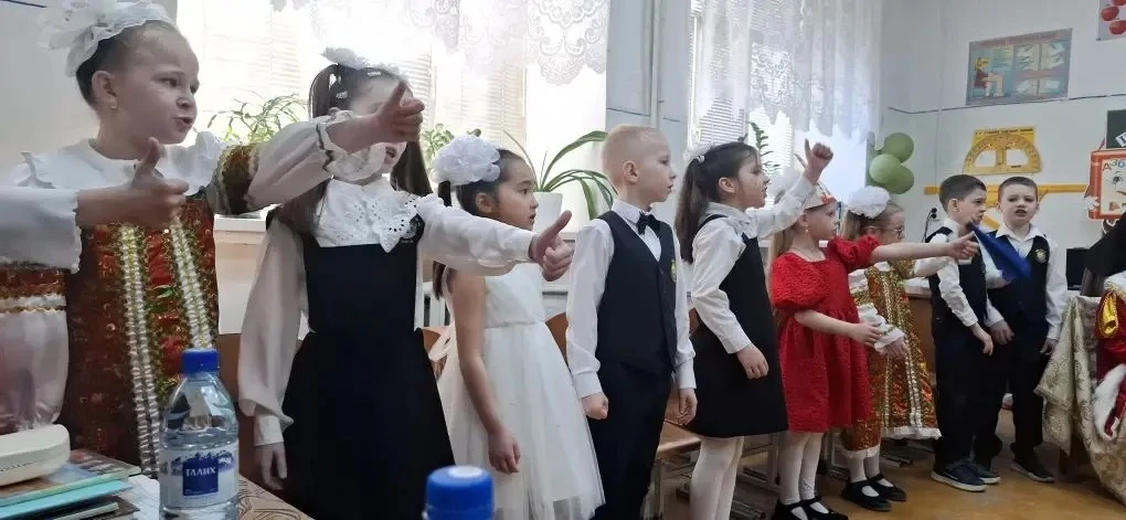 В 1 «Ж» классе состоялся яркий и трогательный праздник — «Прощание с Азбукой». Это важный и волнующи