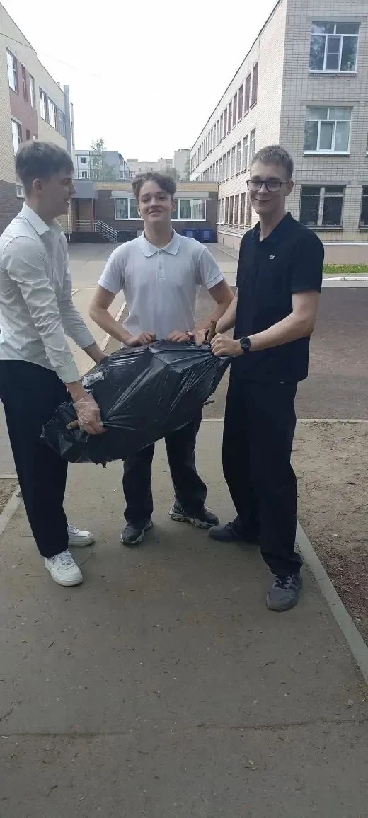 СУББОТНИК🍃  Ученики нашей школы присоединились к Всероссийскому субботнику. Ребята собирали мусор во
