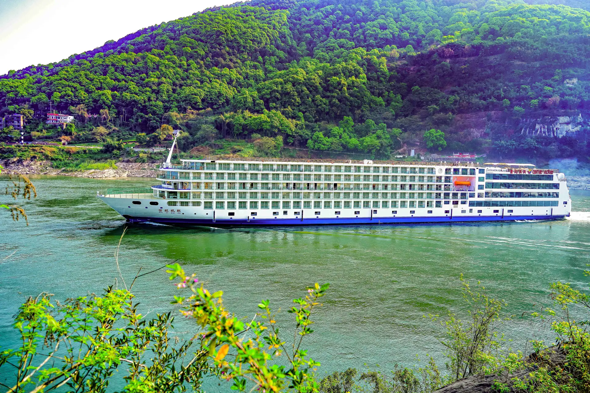 #открываем_Поднебесную_диф
Осень в Китае!

🛳 Вместо хмурых и дождливых дней - восхитительное путеше