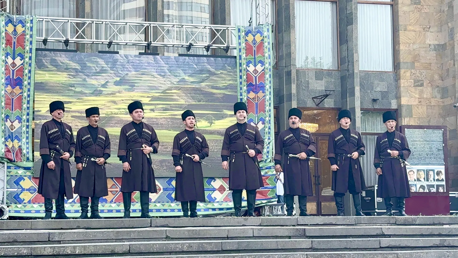 Зрители стали свидетелями культурного диалога — яркая, многообразная палитра хореографических и вока