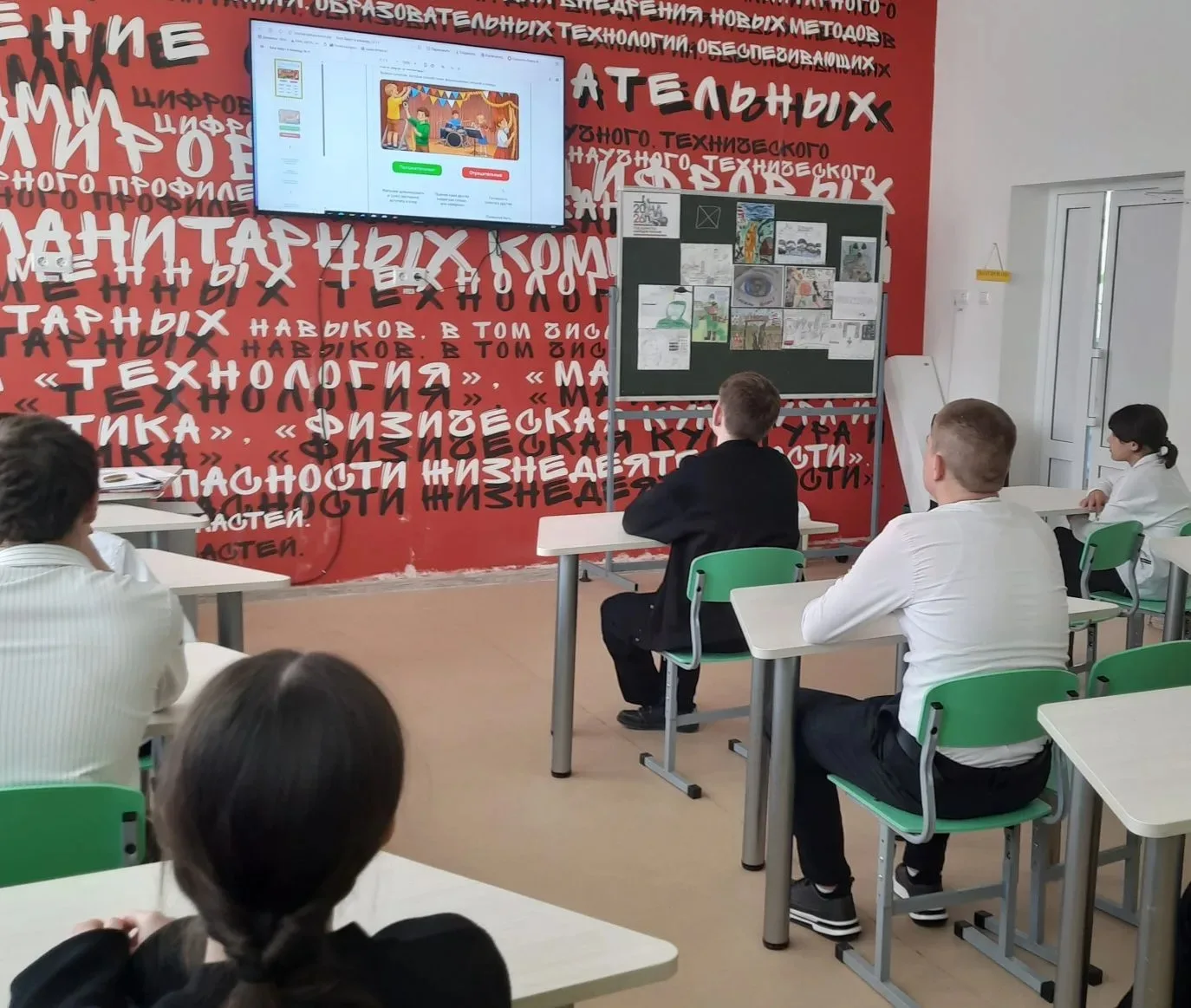 Утро понедельника, 27 апреля 2026 года, в нашей школе  традиционно началось с торжестве...
