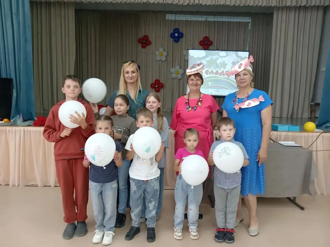 🍭 Сладкие соревнования 

В Доме культуры села Поповка прошла детская игровая программа «Веселое сла