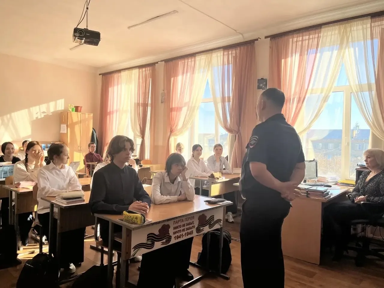 👮🏻‍♀️Полиция Еманжелинского округа за «Чистое поколение»!  ➡️В рамках реализации масштабных общеросс