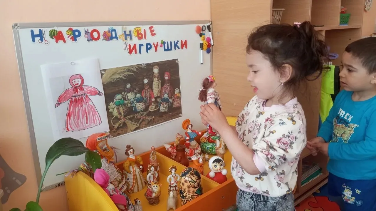 🎨 Народная кукла в гостях у малышей!🪆
