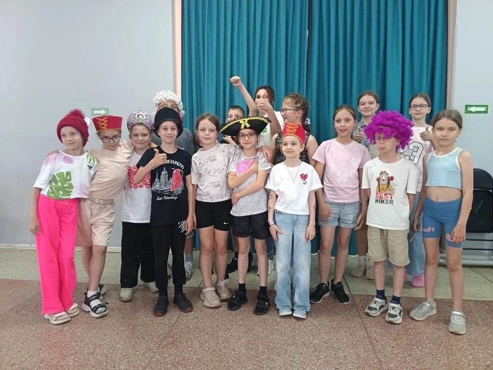 🌈 Сегодня ребята летней творческой смены дневного пребывания детей "Звонкая палитра" побывали в гос