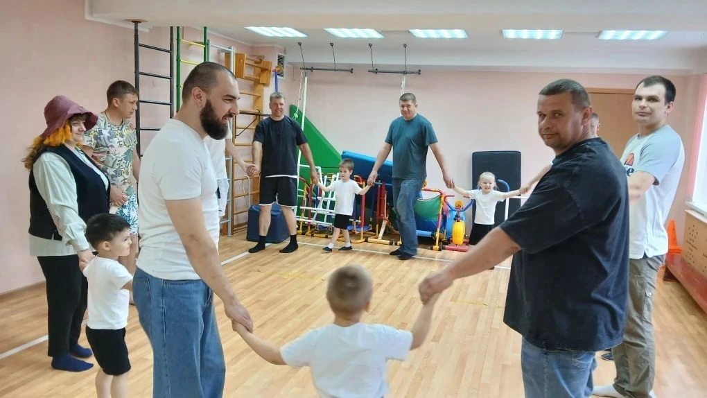 Спортивный праздник «Папа может!» прошел во второй младшей группе