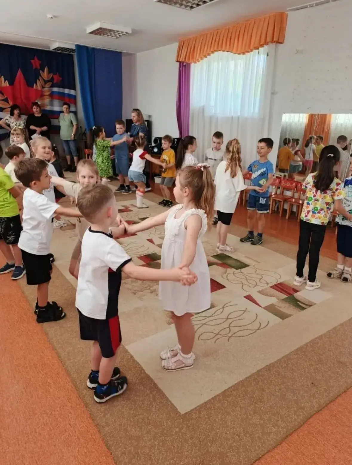 Сегодня наши юные участники летнего всеобуча отправились в увлекательное путешествие в страну Вальса