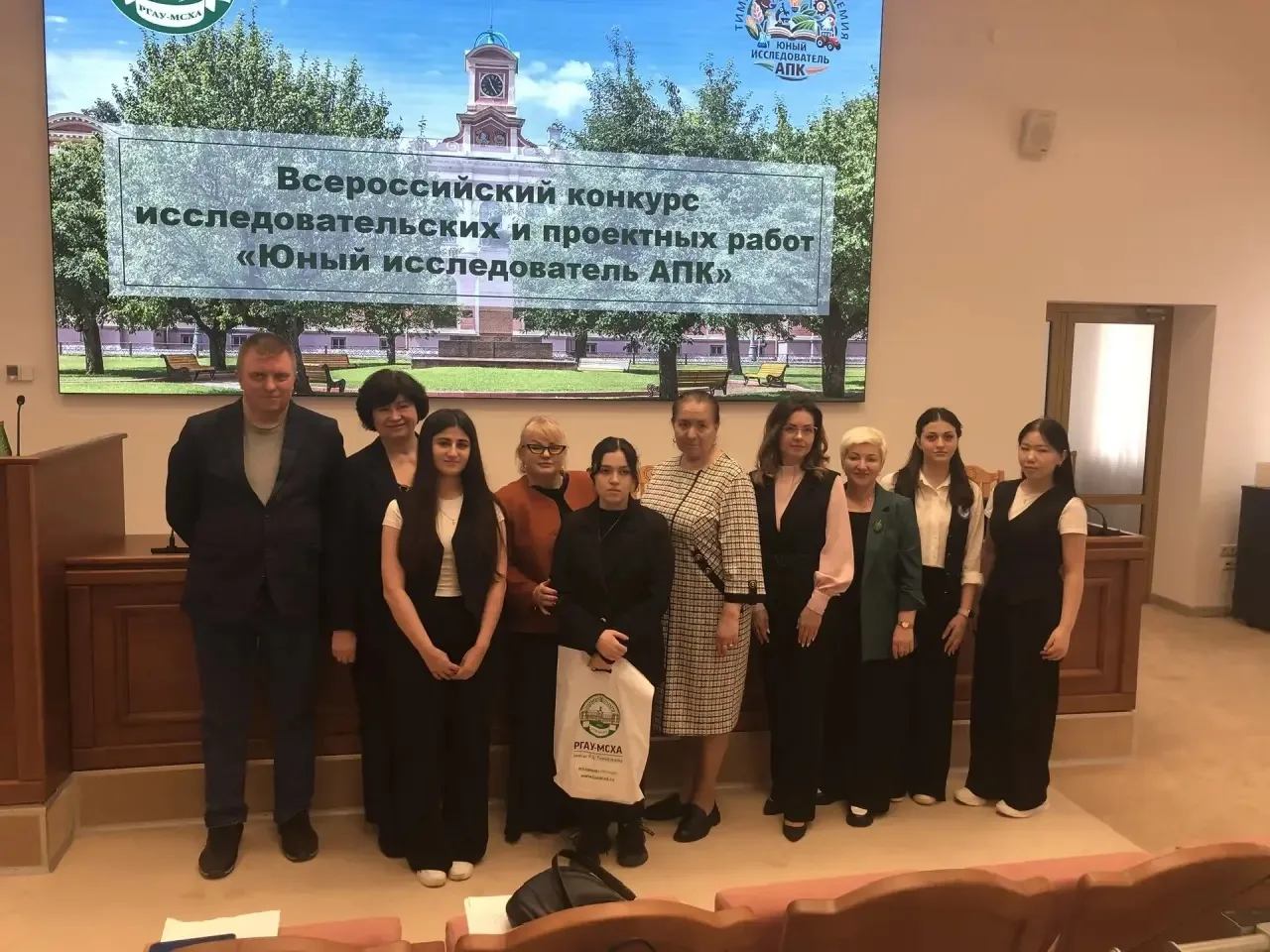 Ученицы 10 "А" класса школы "Созвездие" продемонстрировали высокий уровень подготовки и целеустремле