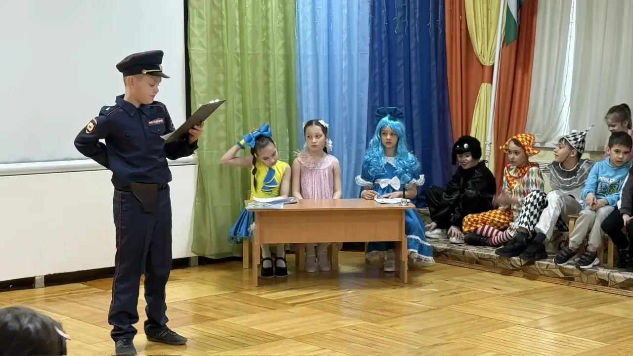 Сегодня активисты отряда Юных инспекторов движения нашей школы из 3 А класса, под руководством ответ