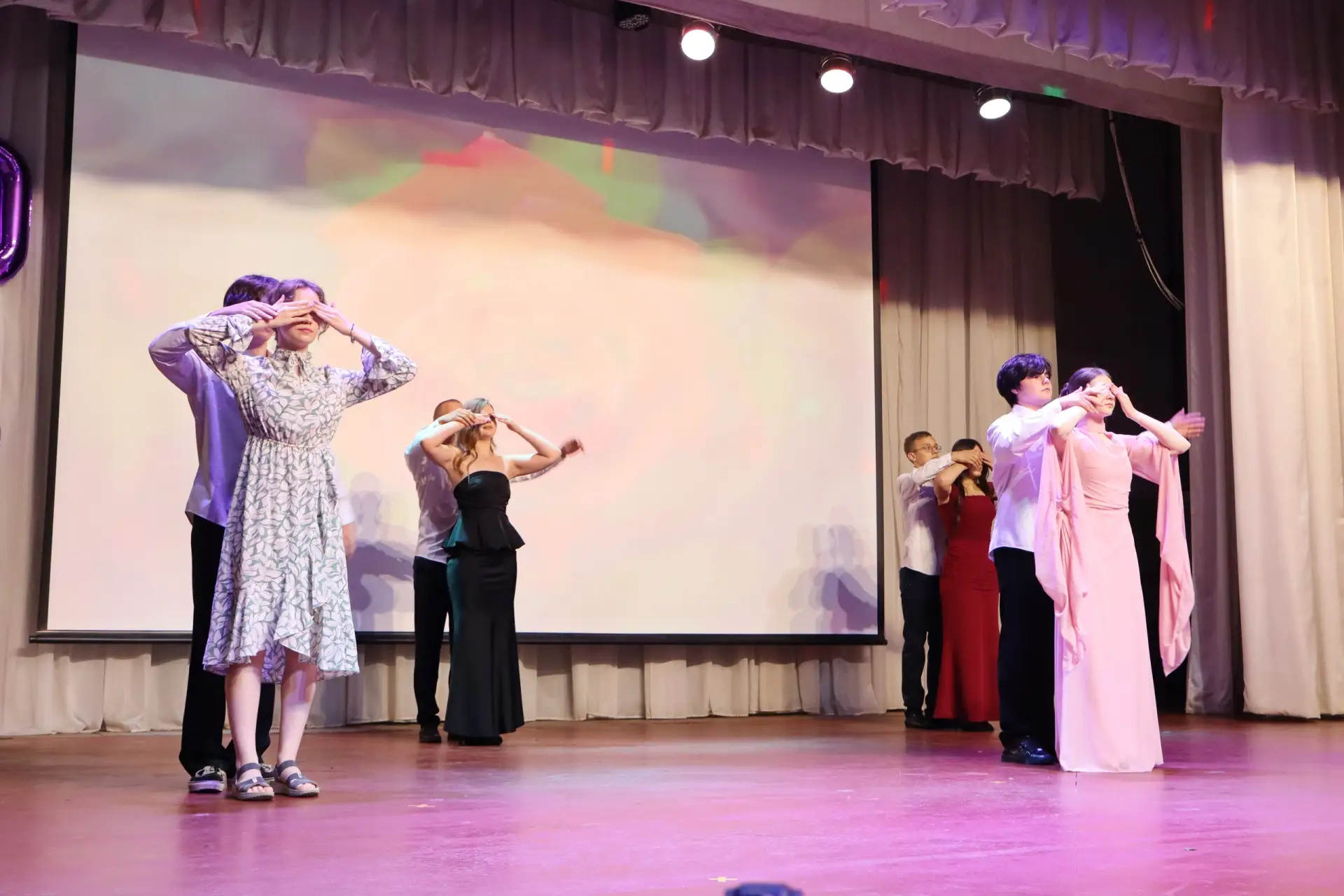 ✨🎉 Прошёл районный выпускной бал! ✨🎉

Важный этап в жизни наших выпускников. Поздравляем их с этим
