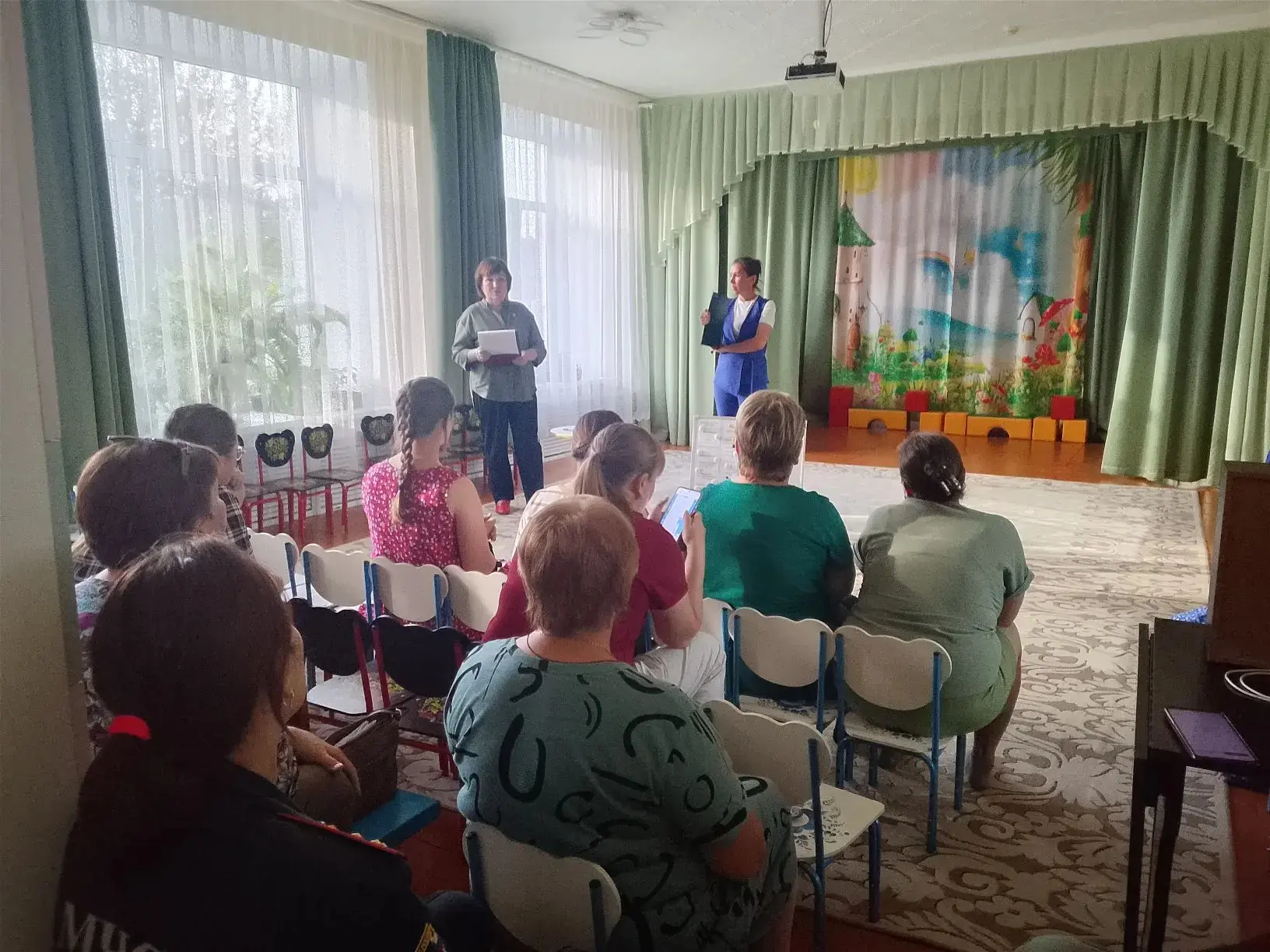 Сегодня общее родительское собрание «Семейная гостиная " прошла в необычном формате — м...