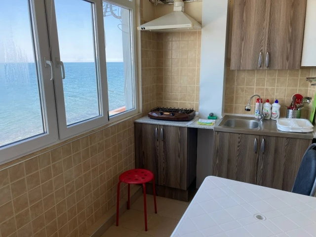 #ЛОО    ✅Море в 20 шагах . Ближе не бывает. ✅Мини квартира: своя кухня, свой санузел, тв, холодильни