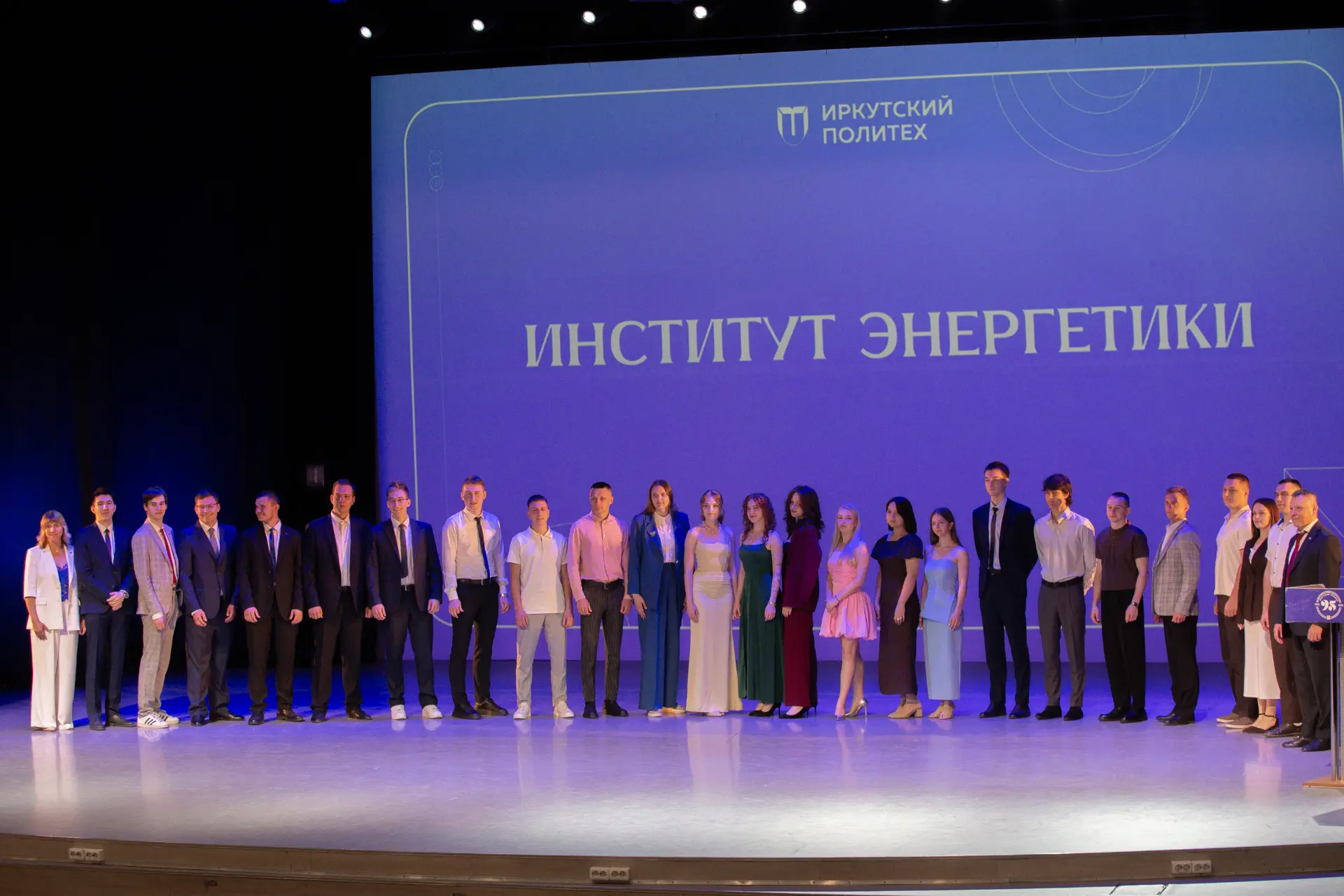 Сегодня Институт энергетики открыл парад выпускных Иркутского политеха ⚡️
