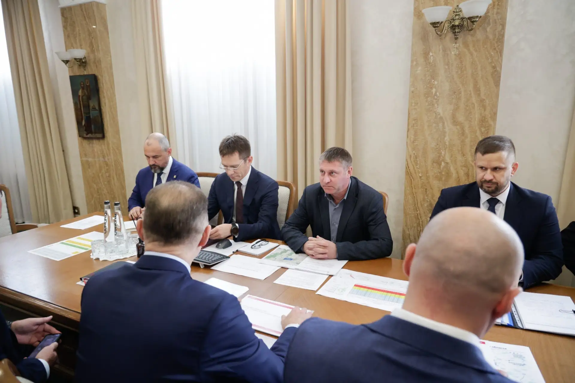 «Лукойл» обещает не закрывать АЗС в Белгороде, а наоборот ускорить темпы восстановления.