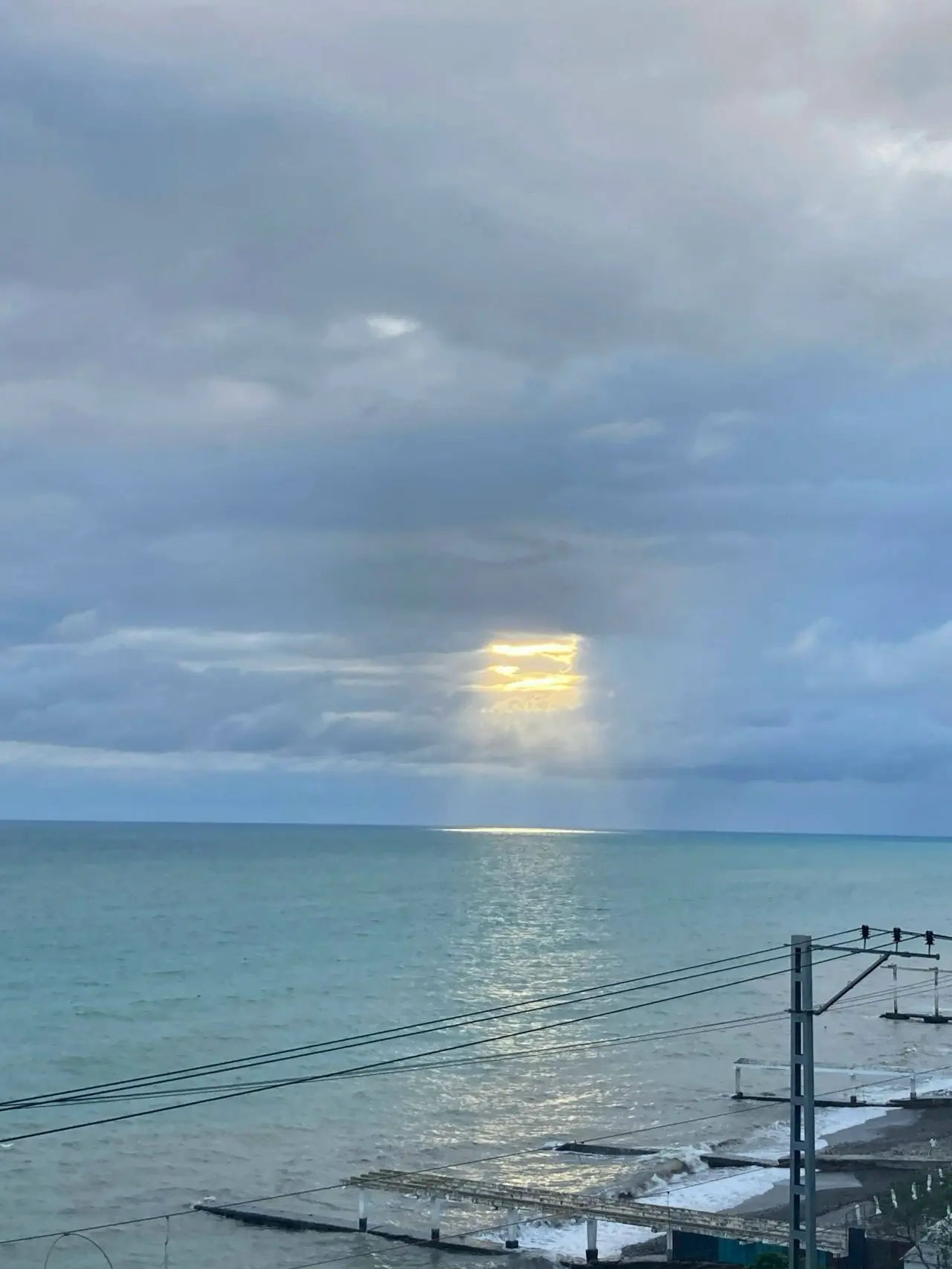 🌅 Вечернее Чёрное море в Сочи.