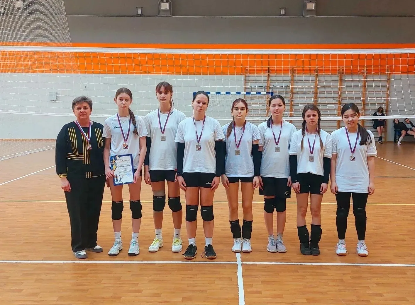 🎉🏐 ПОЗДРАВЛЯЕМ! 🏐🎉

✨ Команда наших девочек - одна из лучших волейбольных команд среди астраханс