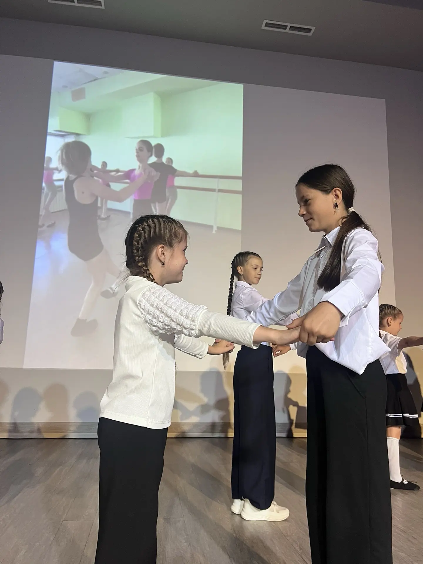 Танец, который объединяет! 🇷🇺✨
Сегодня, 12 июня, в Доме культуры п. Новостройка прошла праздничная