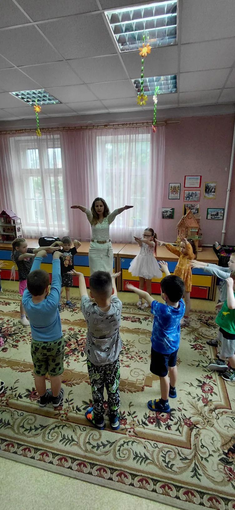 В старшей группе "Лучики" прошло коррекционное занятие "Волшебная страна "Не боюсь", направленное на