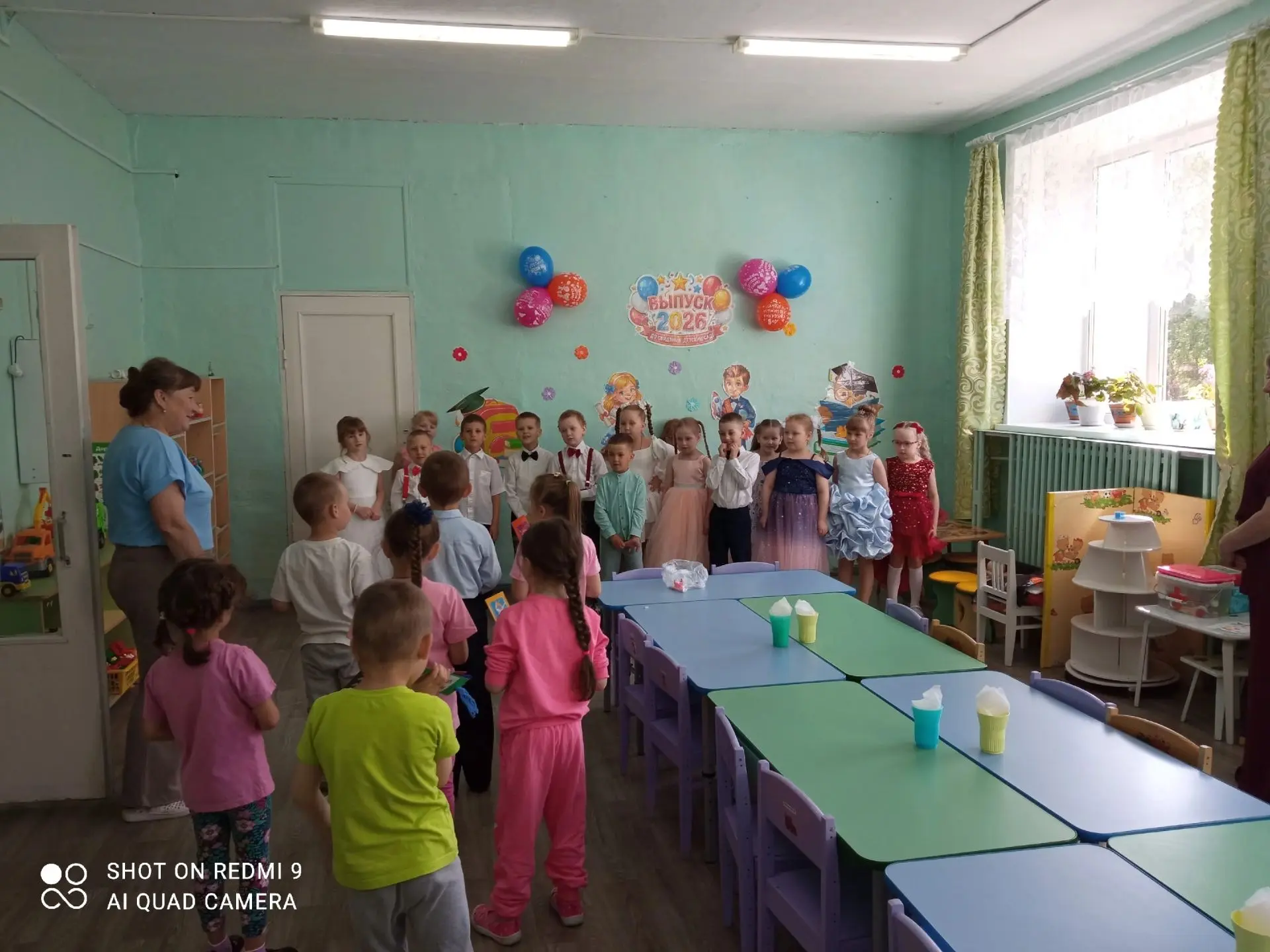 💫Накануне выпускного бала ребят подготовительной группы поздравили дети старшей группы с окончанием