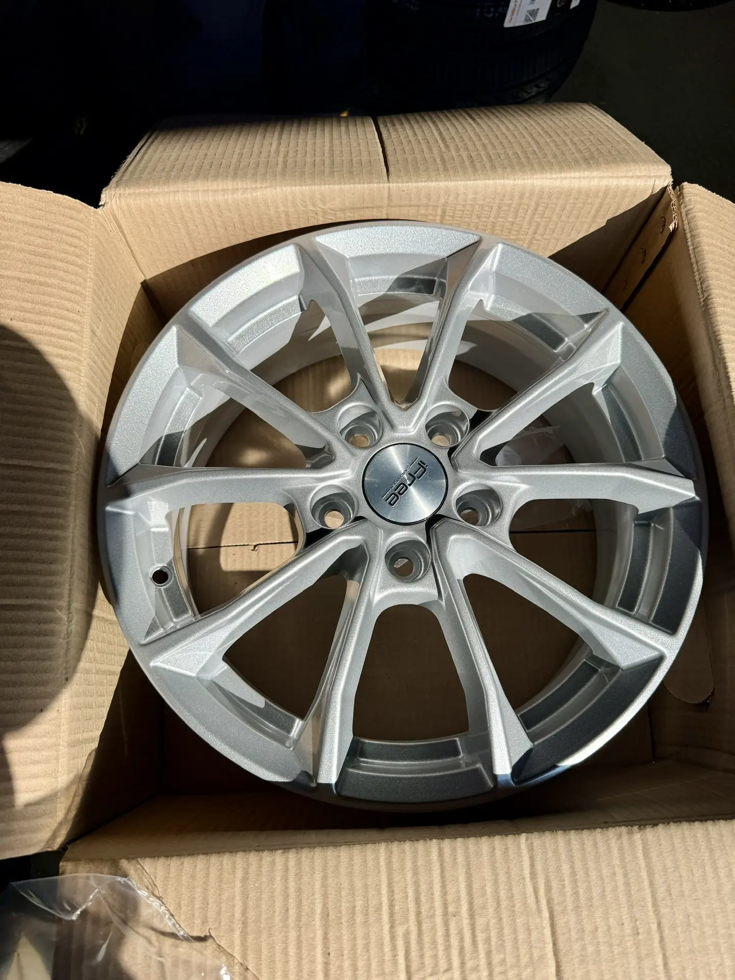 🚘Новая резина и диски на Skoda 🛞 Сейчас будем устанавливать🛠️  Скоро покажем, как смотрится 🔥