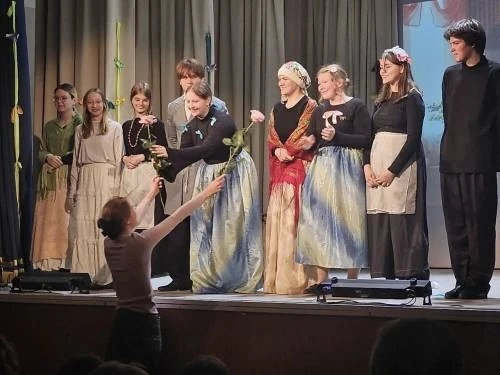 ✨ 12 мая старшая группа театрального объединения «Скоморохи» представила спектакль «Уро...