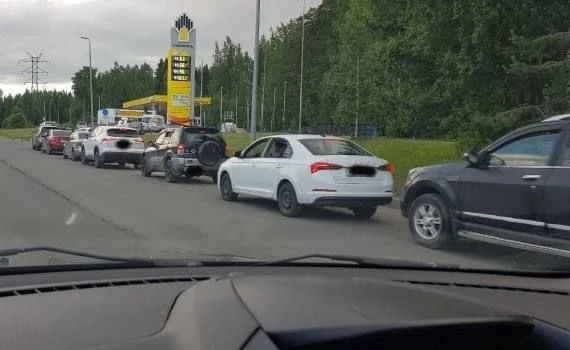 Сегодня утром на заправке, расположенной у Республиканской больницы, произошёл несчастн...