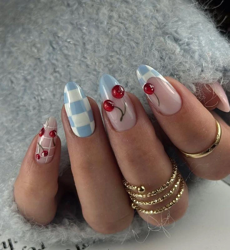 Интересный дизайн

💅 Маникюр