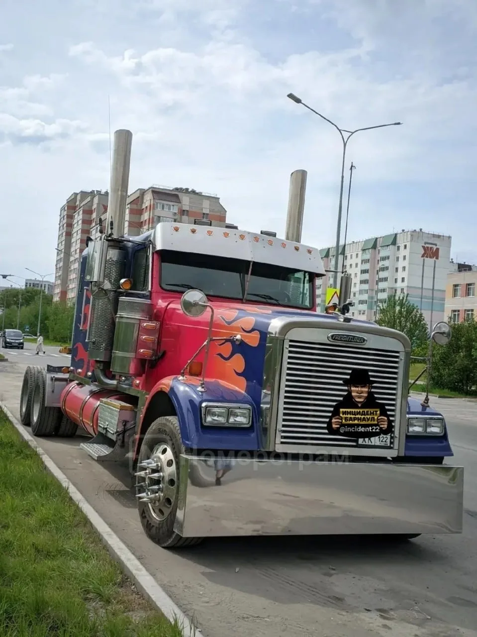 🤖😄 Оптимус Прайм замечен в Барнауле

Похоже, лидер автоботов из вселенной «Трансформеров» решил за