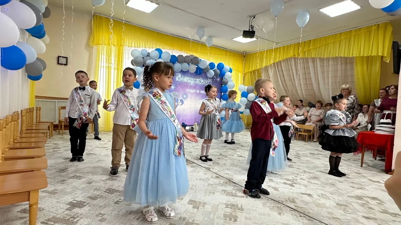 💫 Звёздный выпускной бал в детском саду!!!💫

Вот и пролетели беззаботные деньки в нашем уютном дет