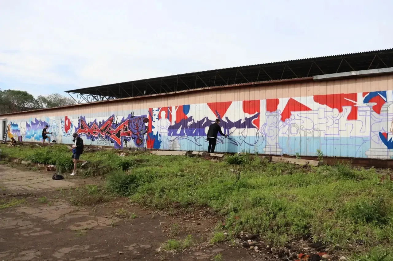 🎨 В День России Биробиджан зазвучал по-новому

Фестиваль уличных культур и спорта «Звуки улиц» собр