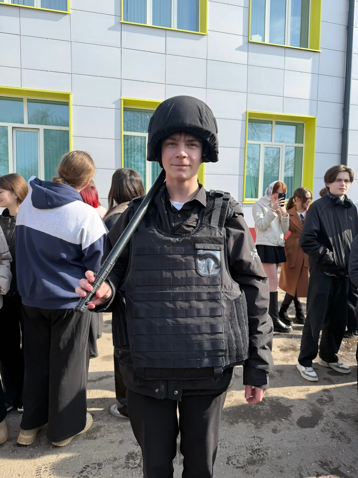 👮‍♂️ Будущее уже здесь: встреча с героями реальной службы!  В нашей школе прошел невероятно крутой у