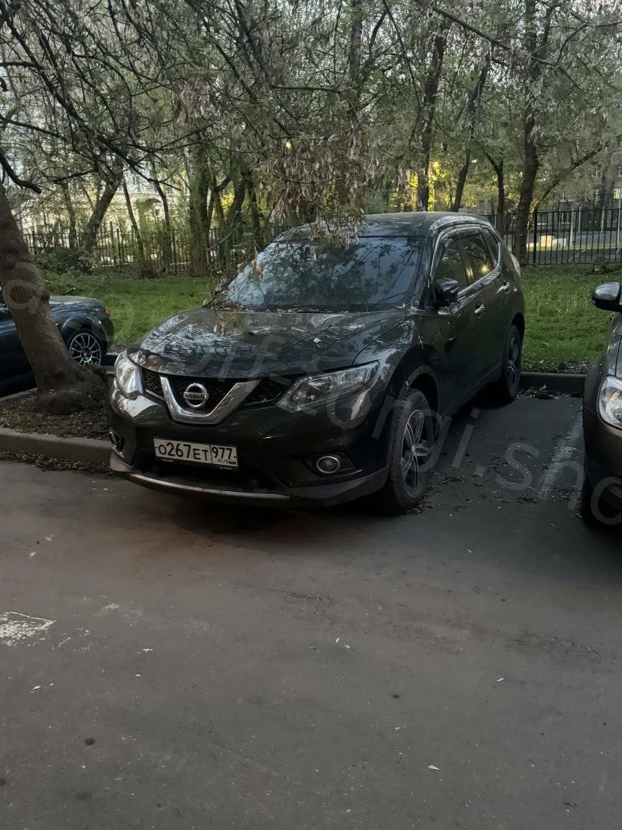 Представленный кроссовер Nissan X-Trail 2017 года выпуска реализуется в Москве через пр...