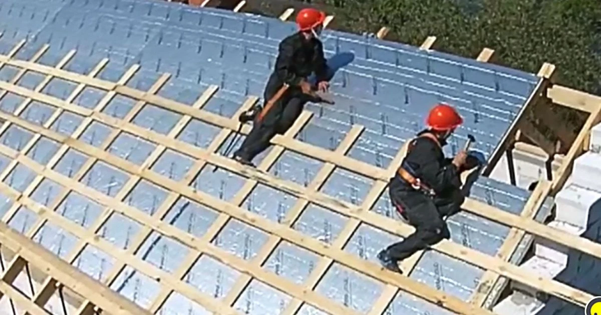 Теплая крыша = теплый дом. Утепляем скатную кровлю PIR плитами. 🏠
