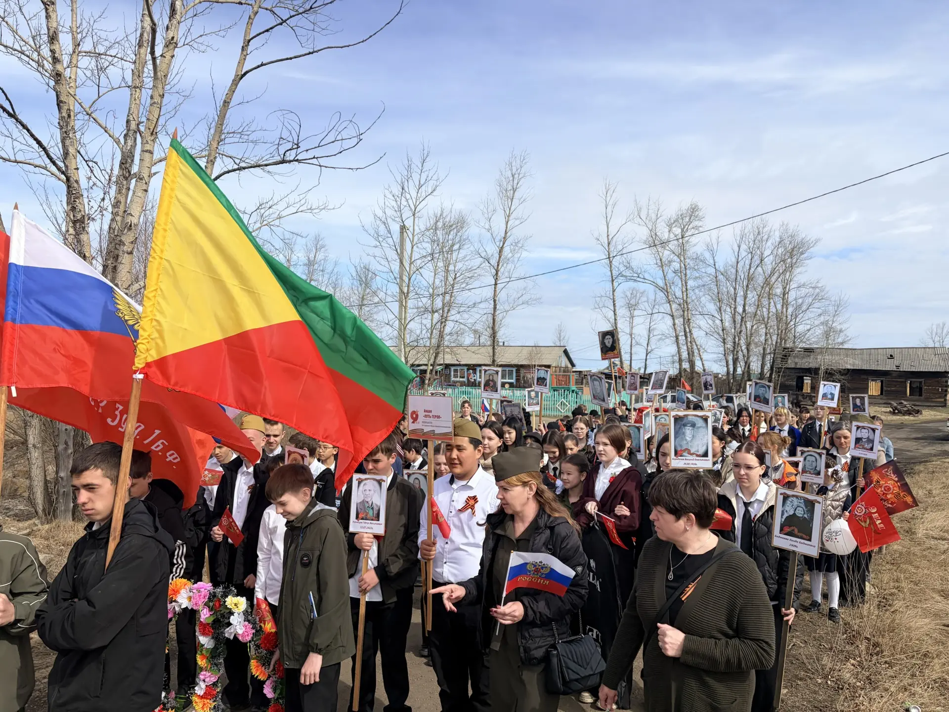 🕊️ 9 Мая — день, когда время словно останавливается, а прошлое и настоящее встречаются...