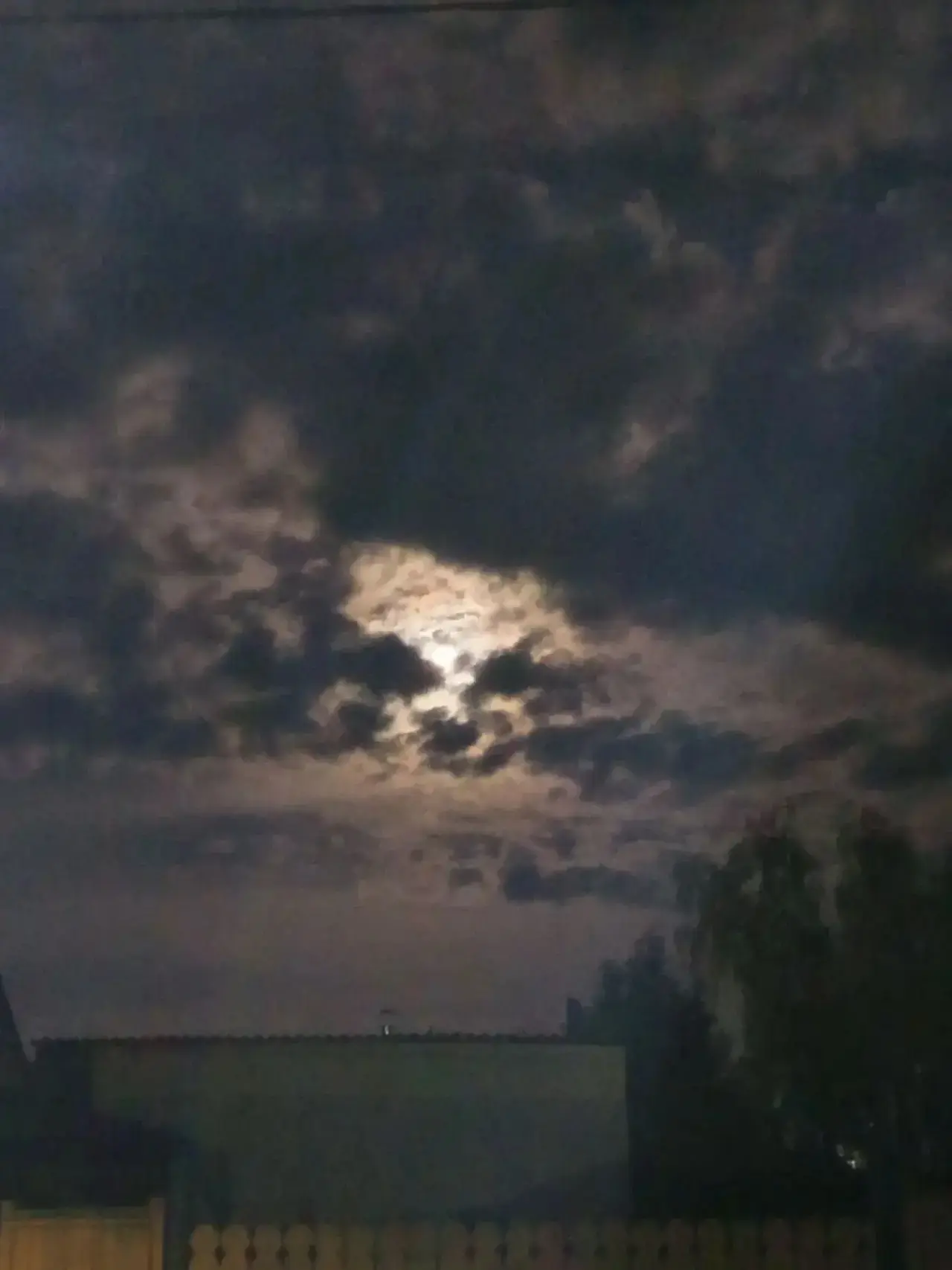 🌙 Уже поздно? Тогда отложите дела и отдыхайте.