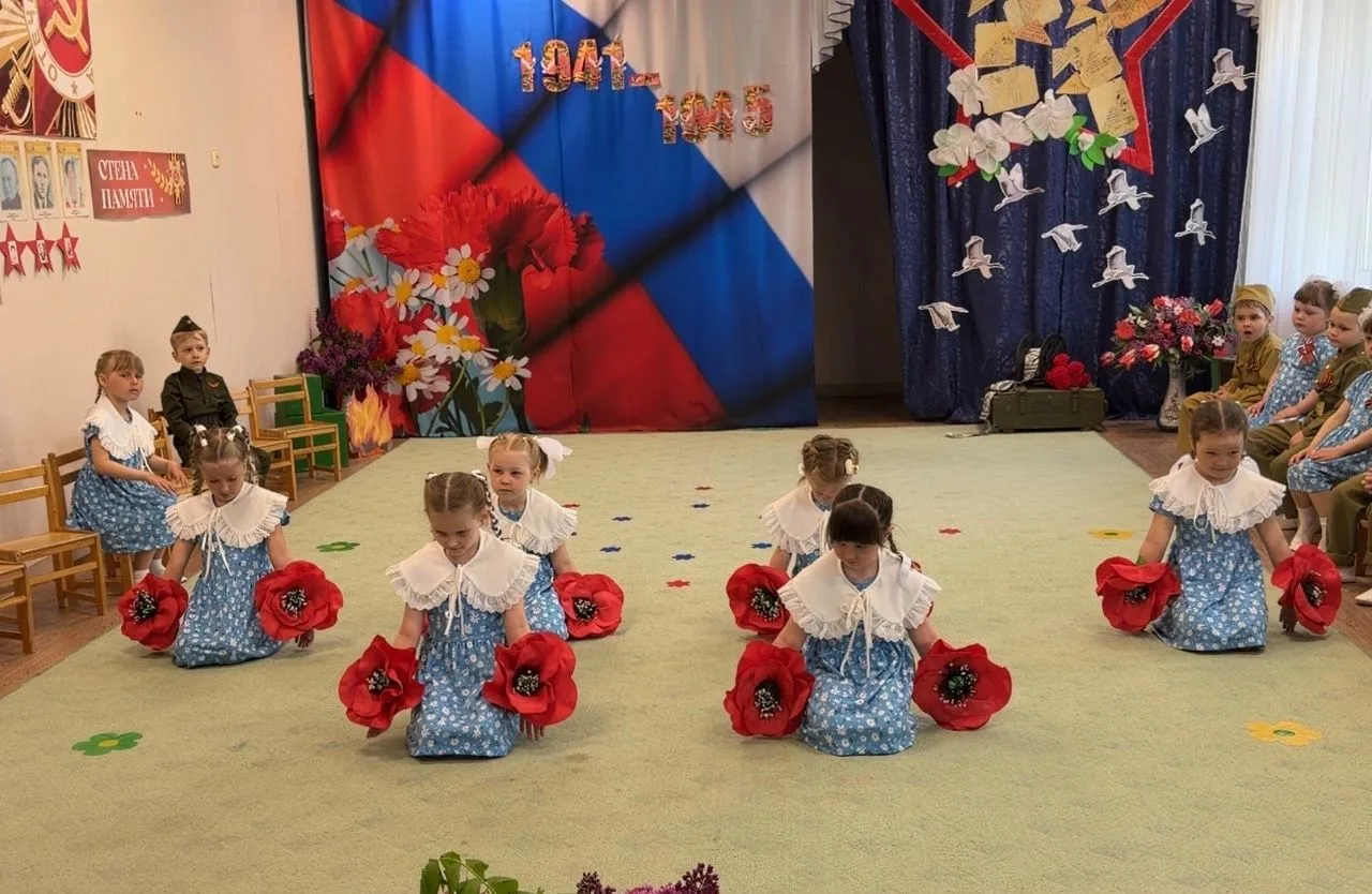 В нашем детском саду прошёл трогательный утренник, посвящённый Дню Победы.Ребята торжес...