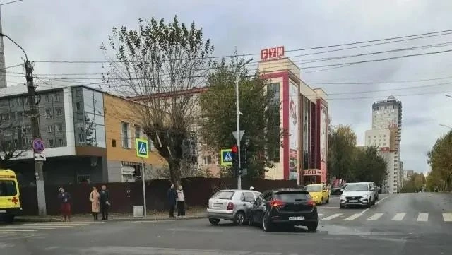 – ДТП на перекрёстке Ленина и Морозовской (Розы Люксембург) сегодня днем