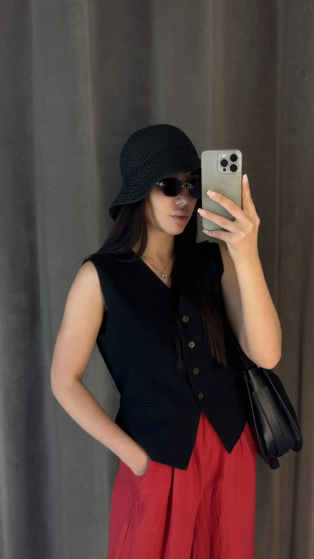 🤍❤️🖤

Сумка 🏷️6500
Костюмный жилет 🏷️5500
Брюки 🏷️4600
Панама 🏷️3000
Очки 🏷️1900
Подвеска 🏷️