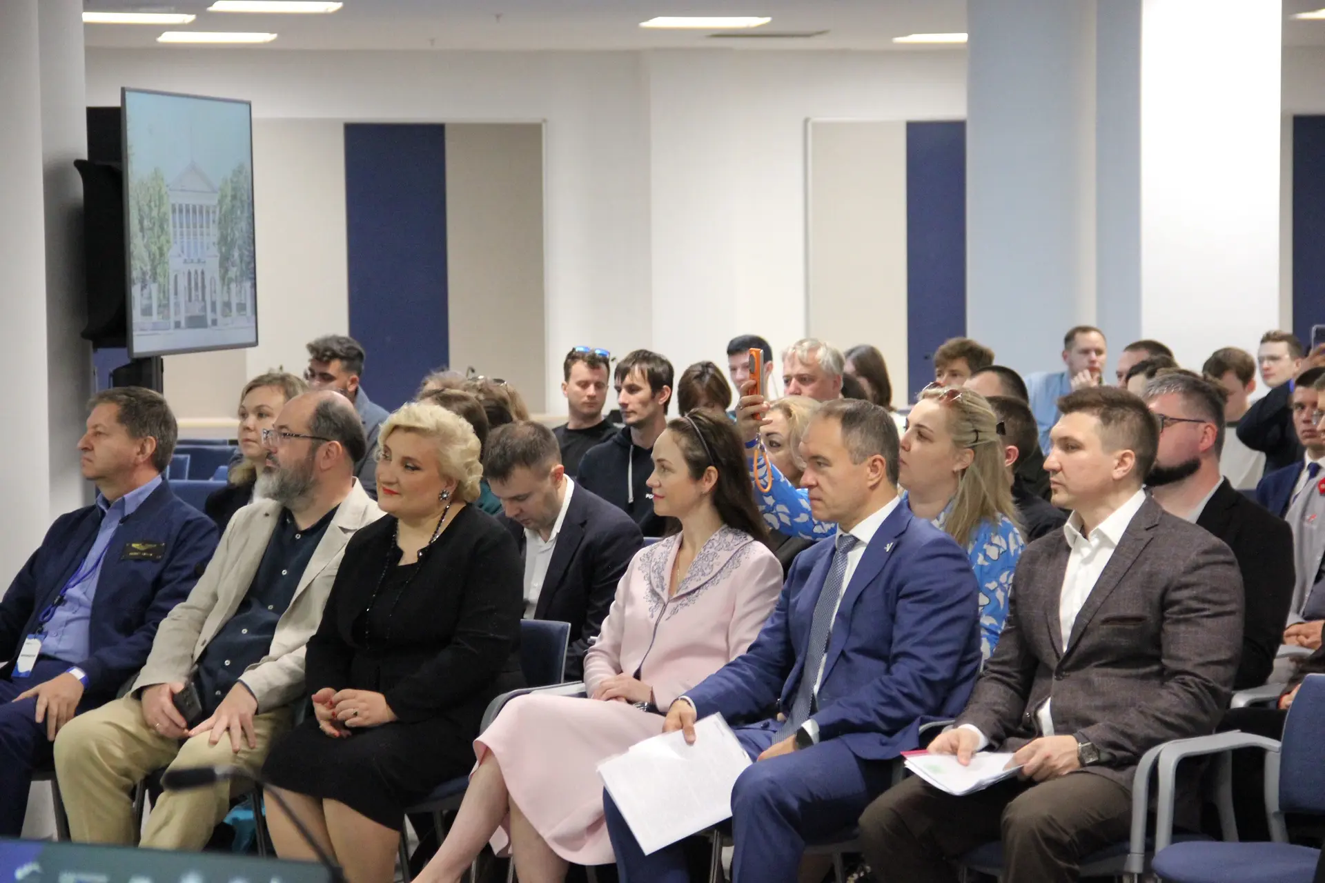 Второй день Молодежного слета технологичных компаний начали с пленарной сессии в «Невск...