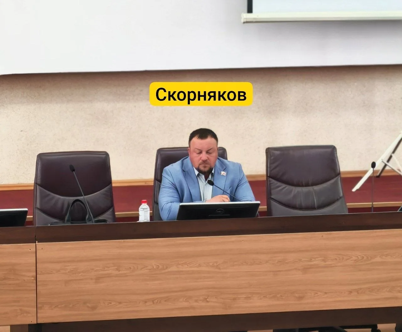 Послушать отчёт администрации муниципалитета про бюджет 2025 года пришли всего 4 депутата: Сёмкин, И