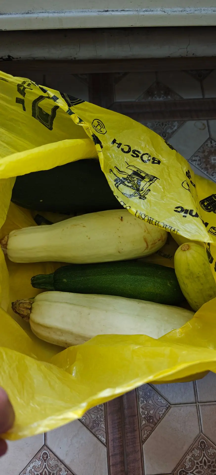 Большой привет! Нам подкинули в офис урожай. Если кто-то сегодня хочет прийти  в офис з...