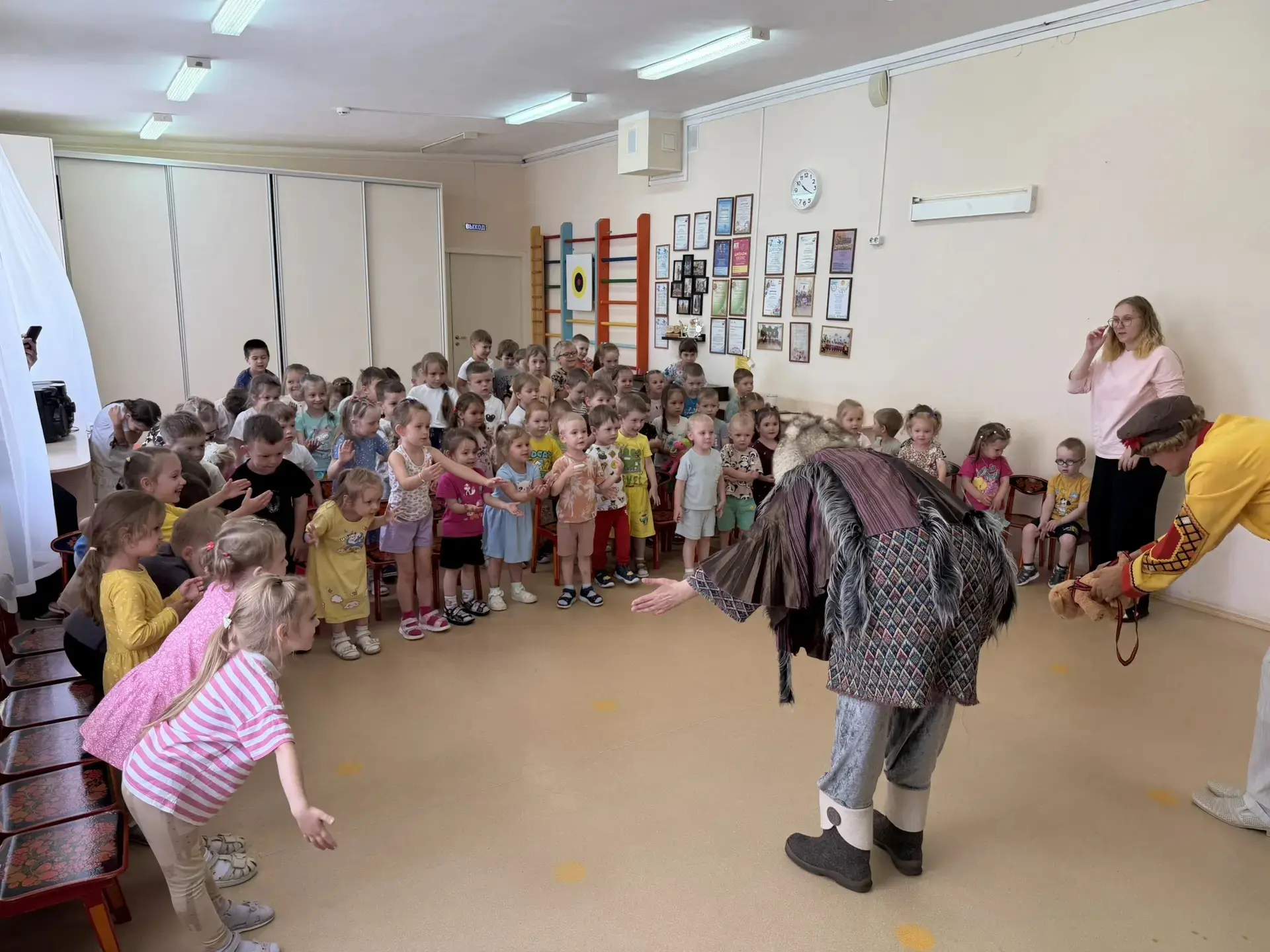 🎉 День чудес и путешествий в нашем детском саду! 🎉

Сегодня к нам в гости пришла сказка — у нас пр