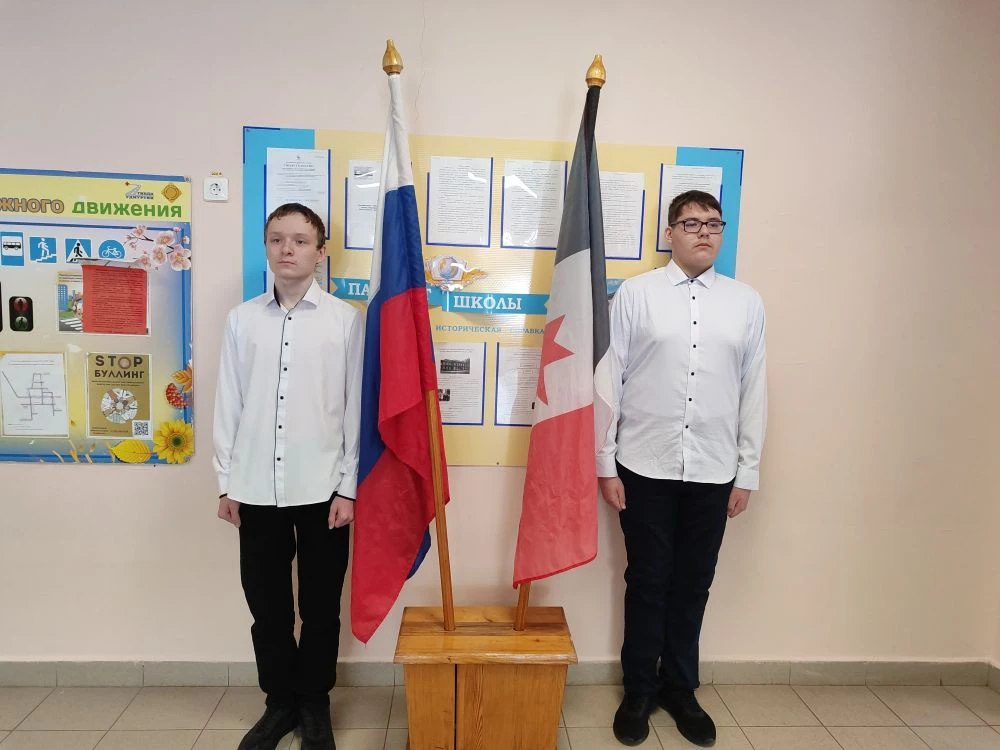Ежегодно в преддверии Дня Защитника Отечества в нашей школе проходит смотр строя и песни.