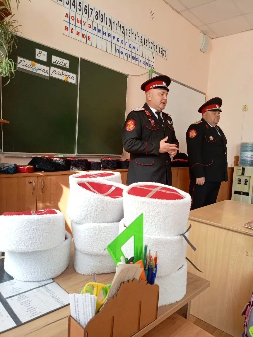 УРОК МУЖЕСТВА   ✏️В преддверии великого праздника Дня Победы в 1 «Д» классе прошел урок Мужества, по